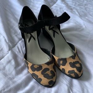 Anne Klein closed toe wedge with ankle strap 7,5